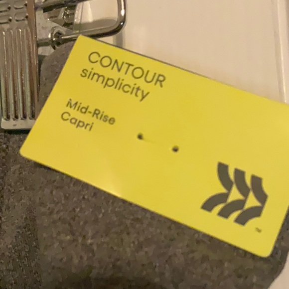 All In Motion Mid-Rise Capri Pants Gray (L/XL)  NWT - Picture 3 of 5